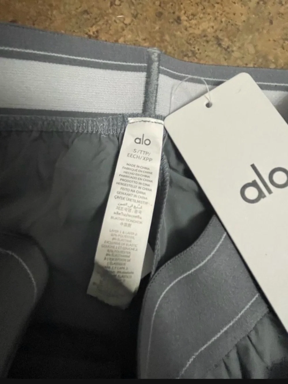 ALO Yoga women’s Light Gray